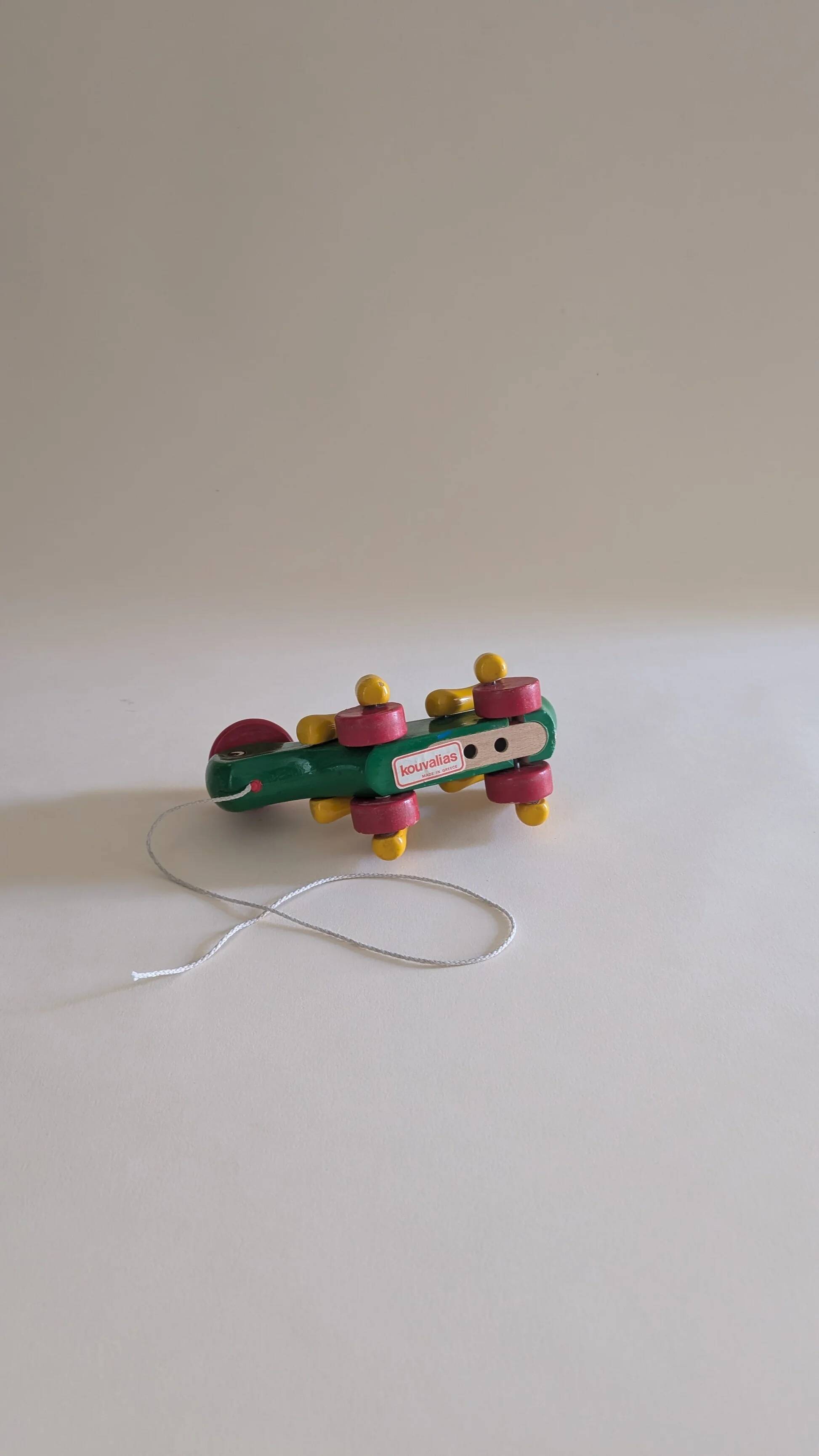 Grilllon, Kouvalias wooden pull toy
