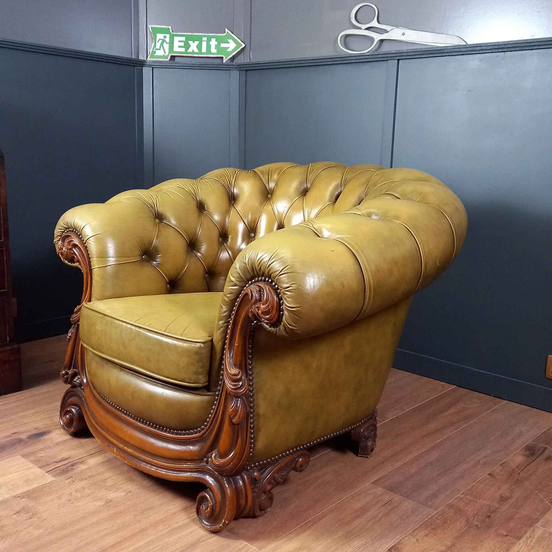 Chesterfield club armchair in baroque style