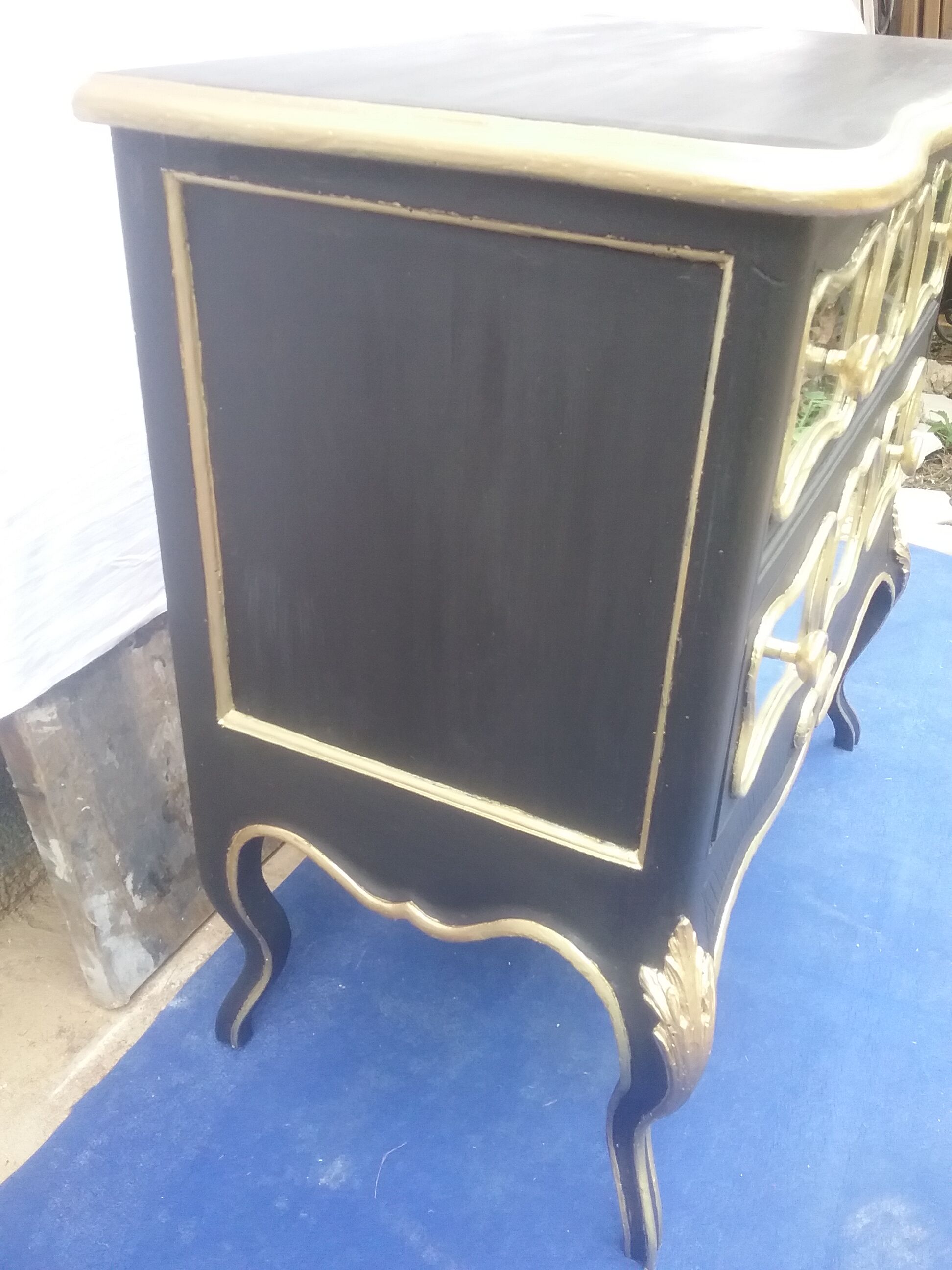 Baroque chest of drawers
