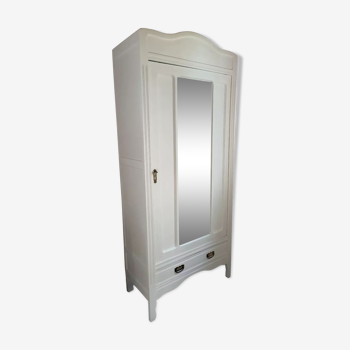 Armoire parisienne blanche