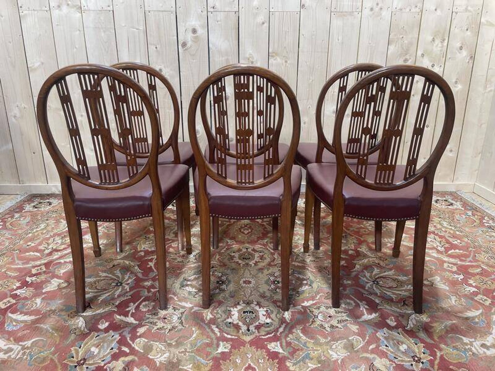 Suite de 6 chaises de style Louis XVI bordeaux