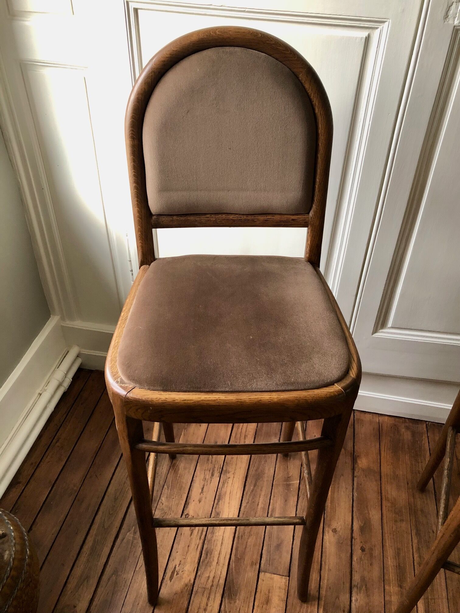 4 oak bar high chairs, sold in lots of 2