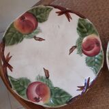 Pair of plates dabbling