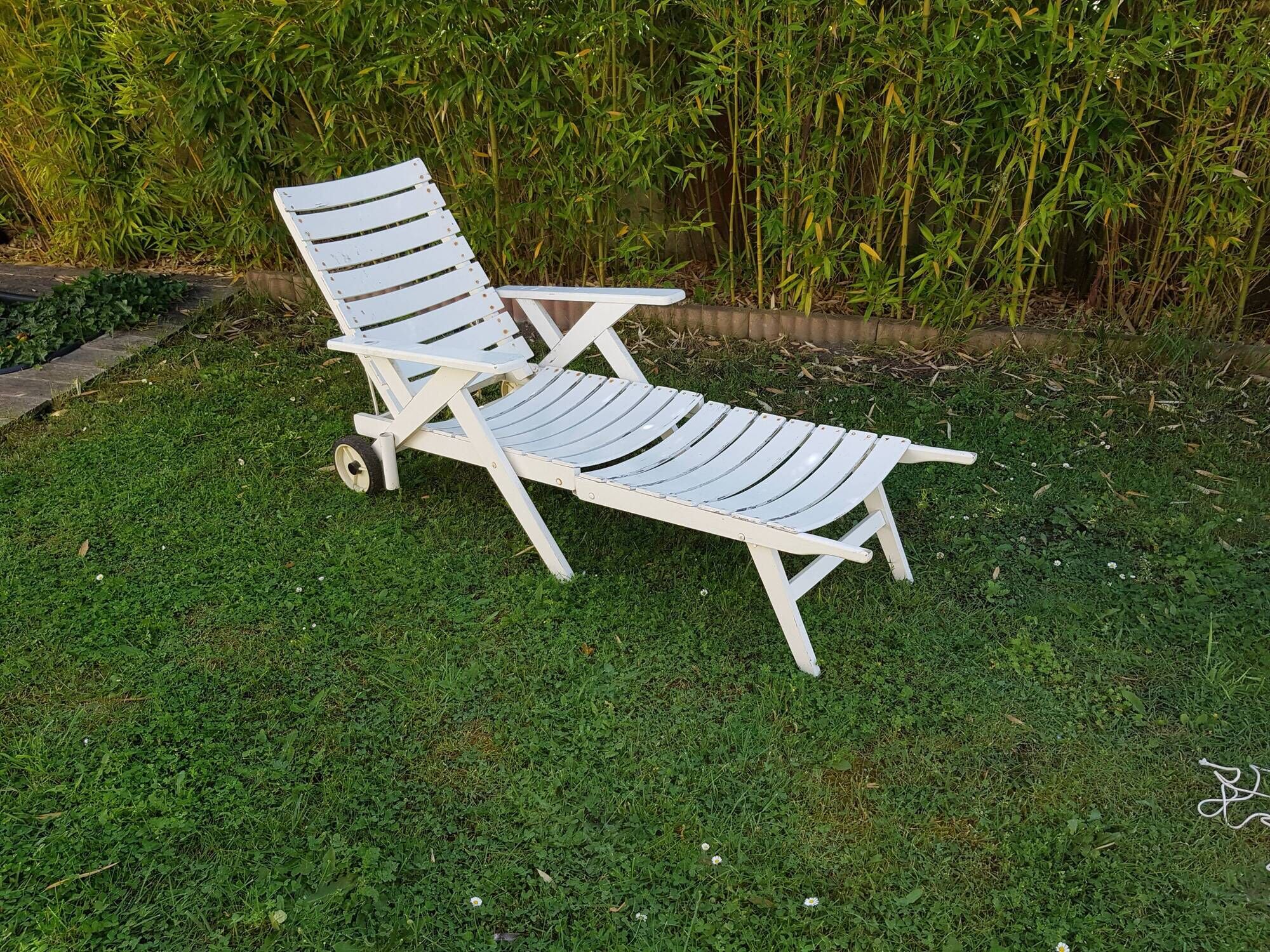 Lounge Chair or Lounger wooden feet compass years 1970