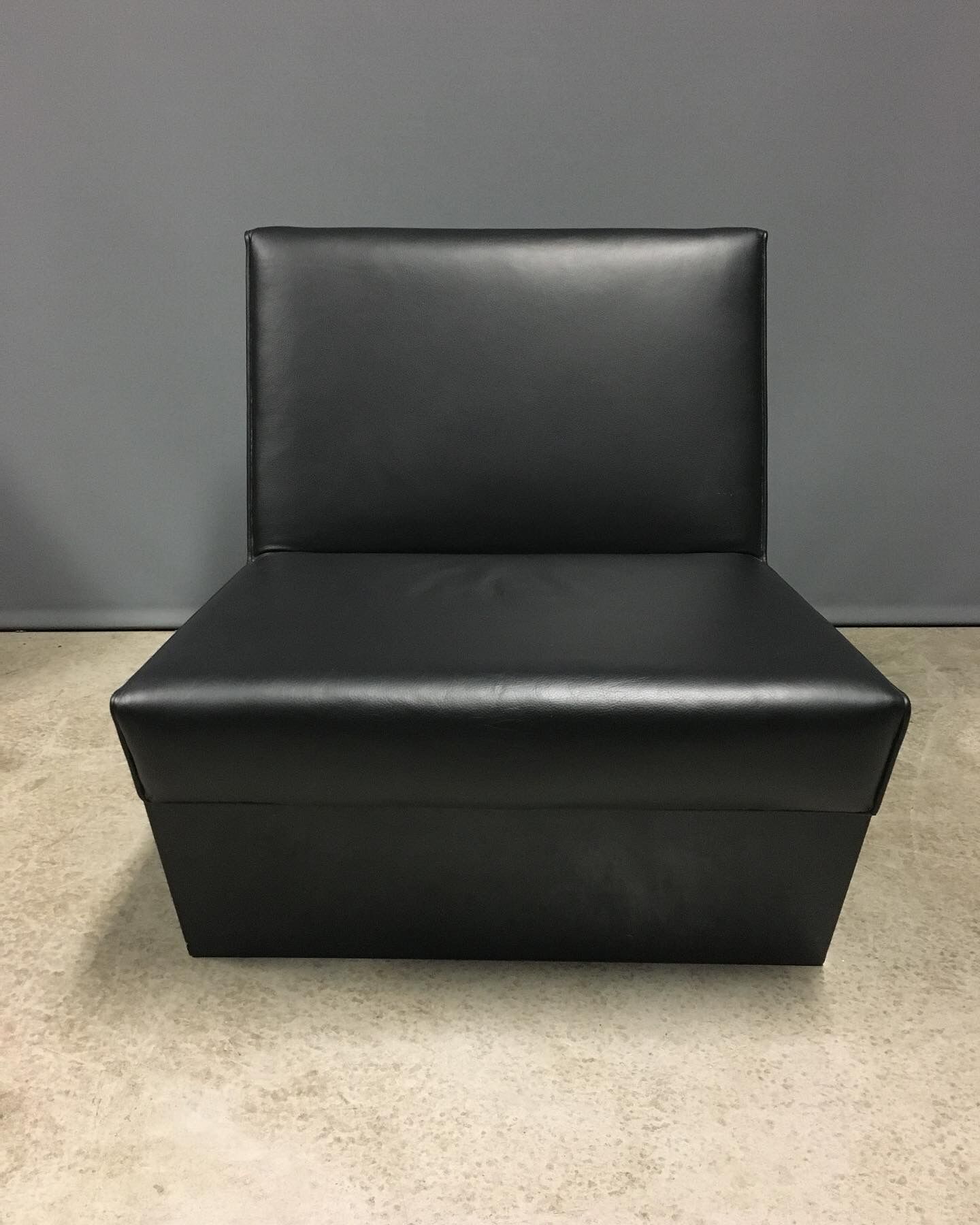 Artifort, sz10 m lounge chair by ebbing /haas /schudel .