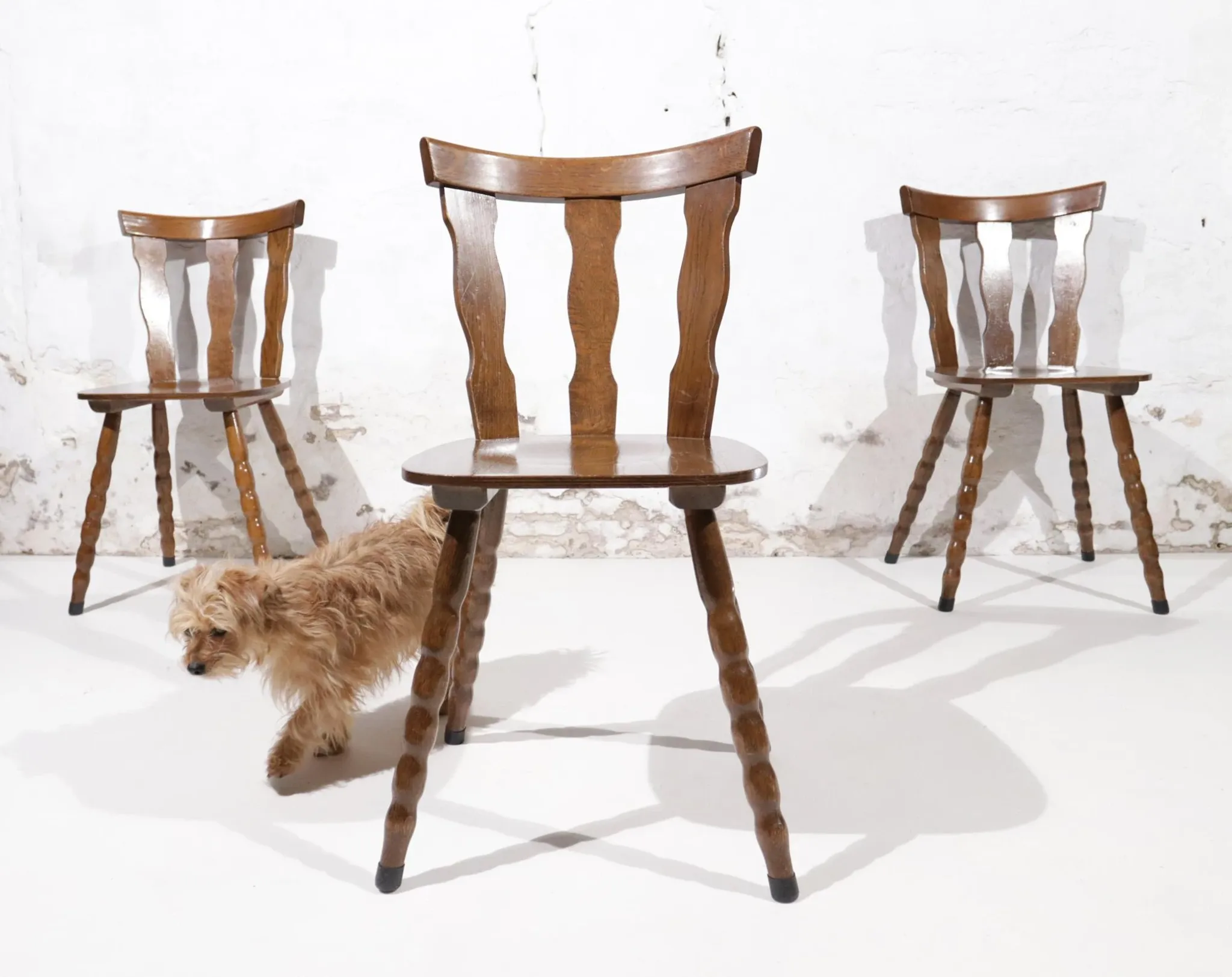 Set of 3 brutalist chairs with arched cut-outs and turned legs