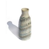 Vase artisanal en céramique grès émaillé écru motif ethnique