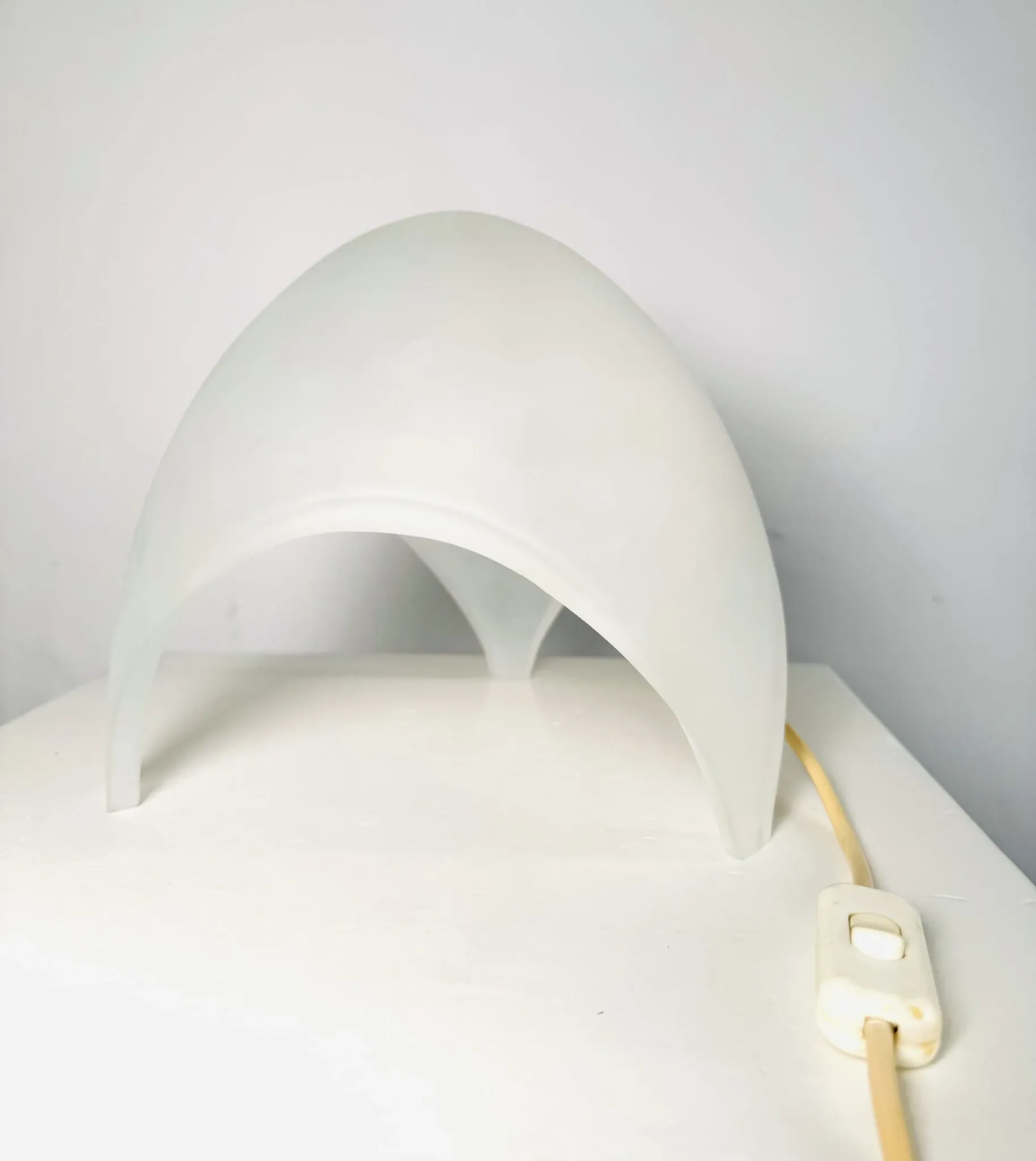 Frosted Glass 'Coque' Table Lamp By Elio Martinelli For Martinelli Luce, Italy, 1970S