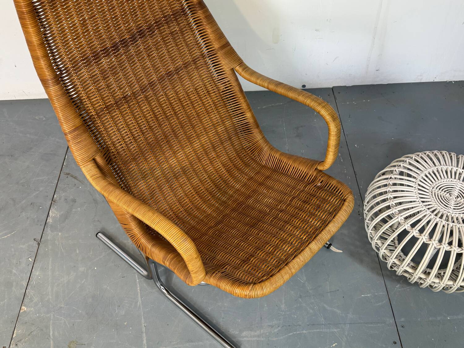 Chaise longue moderniste en acier et rotin du milieu du siècle par Dirk van Sliedregt