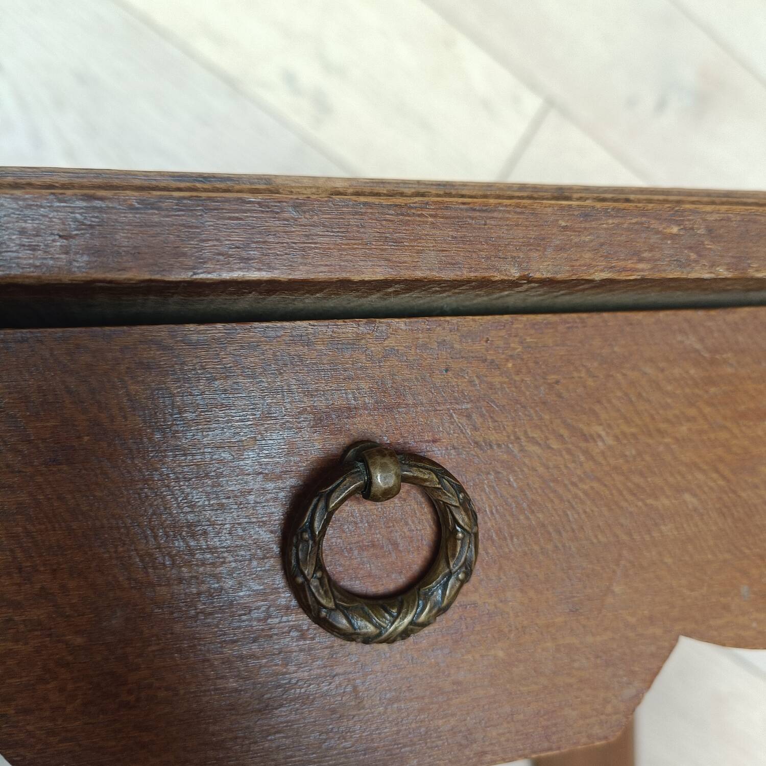 Occasional table, Art Deco pedestal table