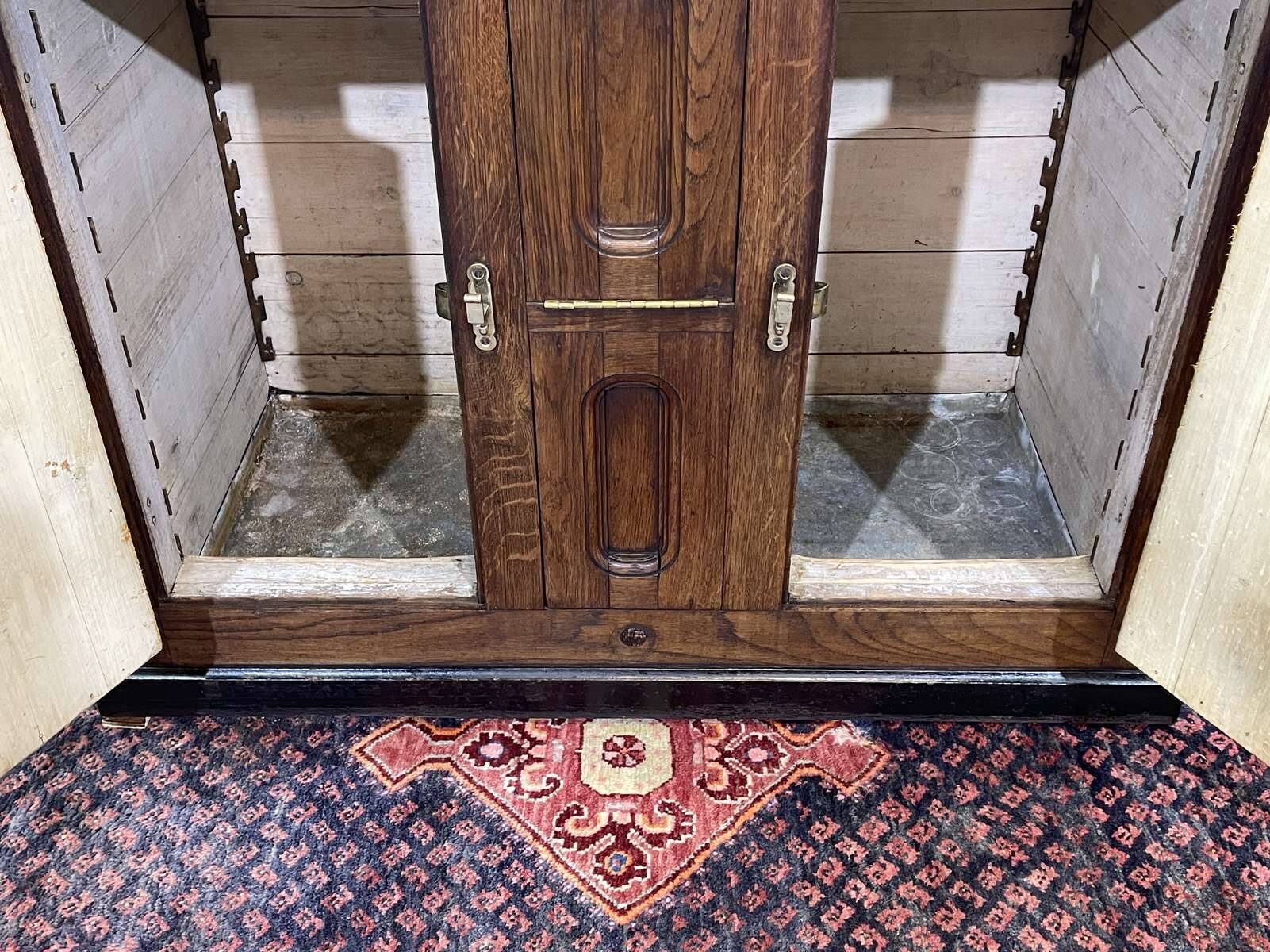 Glacière début XXème en chêne et dessus marbre