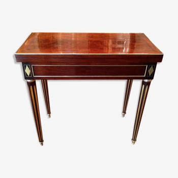 Table games in mahogany veneer