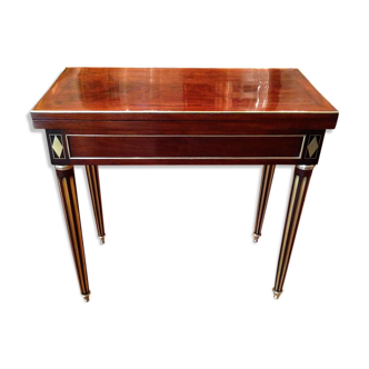 Table games in mahogany veneer