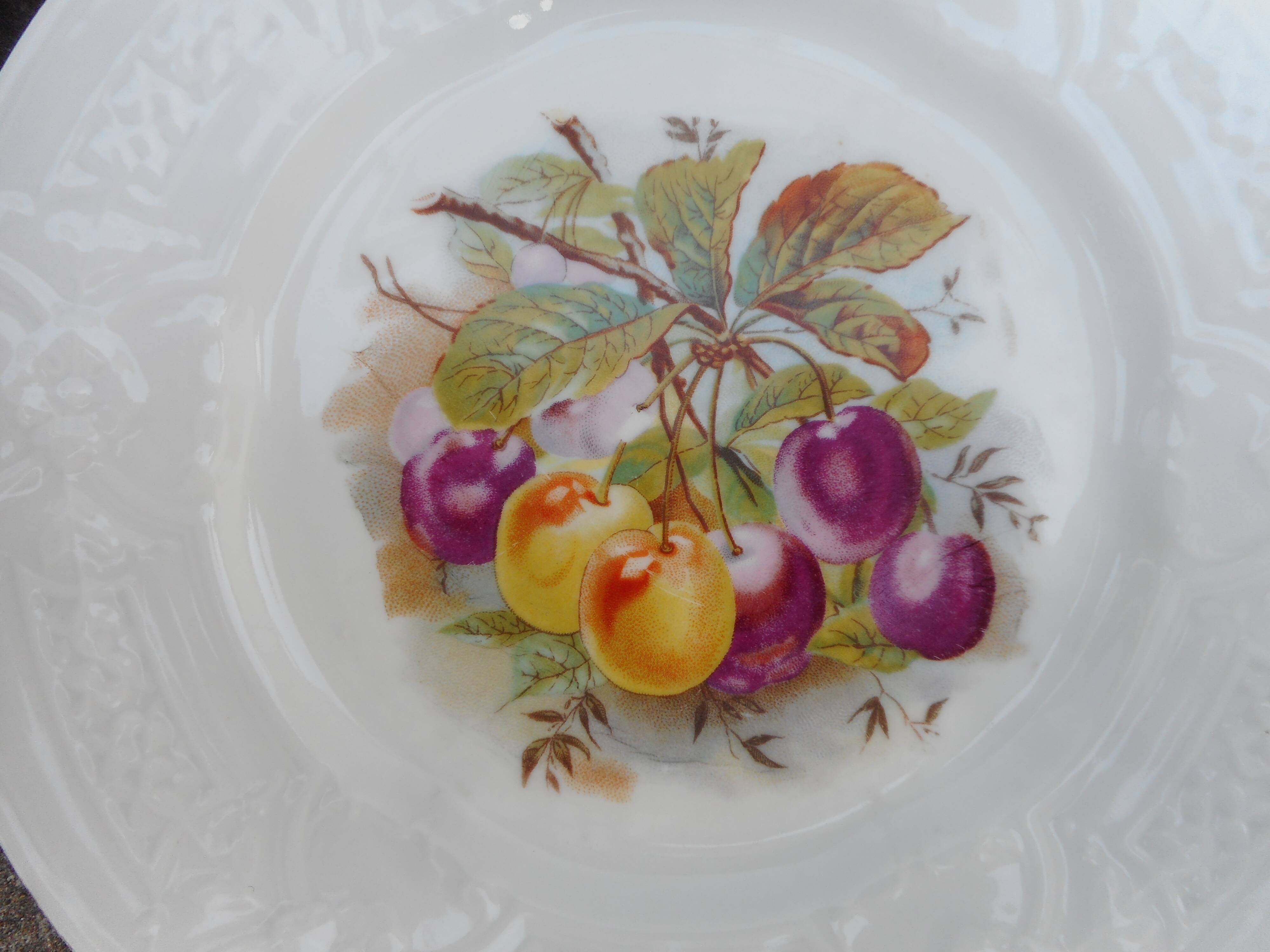 Lot of Six porcelain plates, fruit decoration