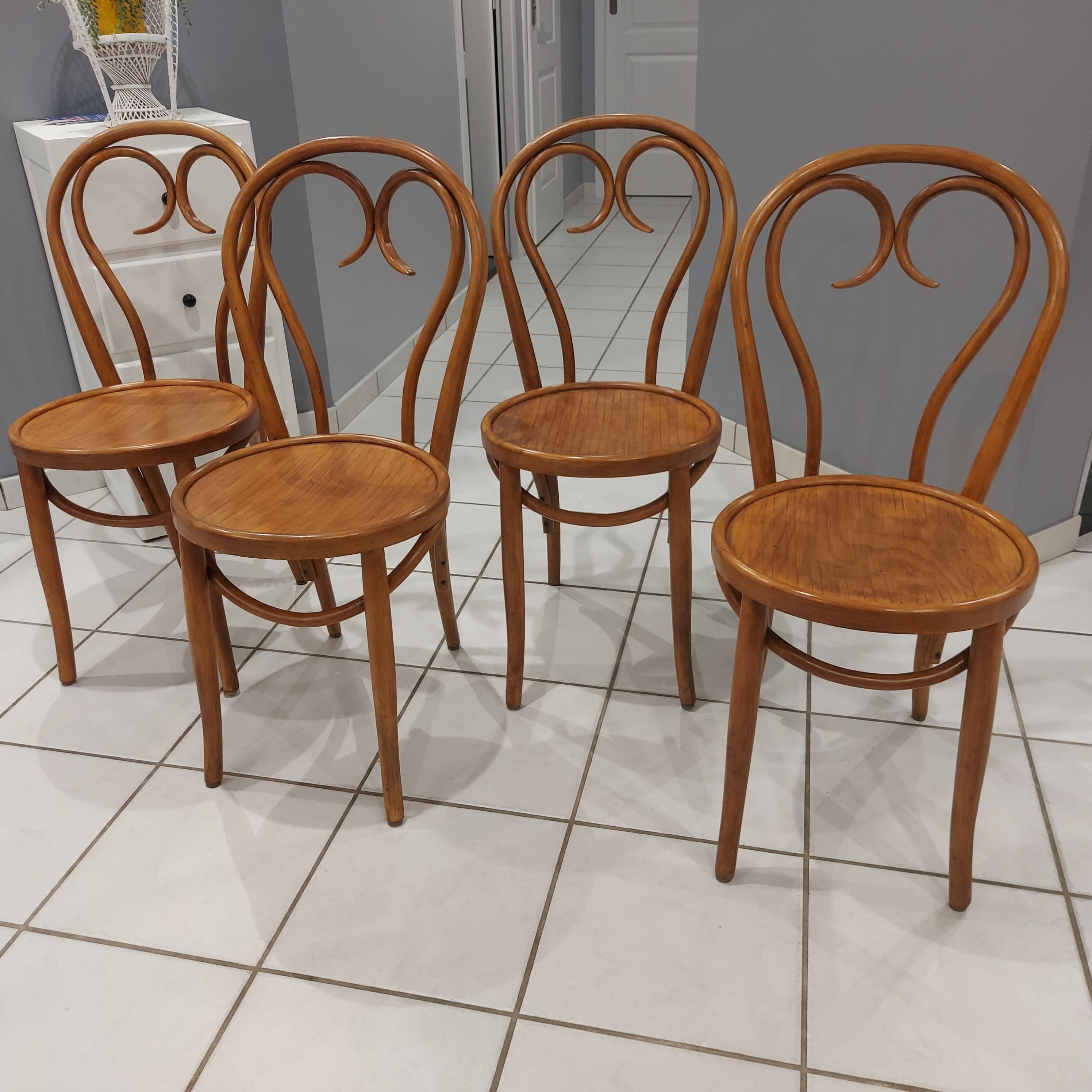 Suite de 4 chaises de bistrot bois courbé