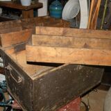 Beautiful cabinetmaker's trunk in wood and metal from the 1900s. With 3 storage compartments