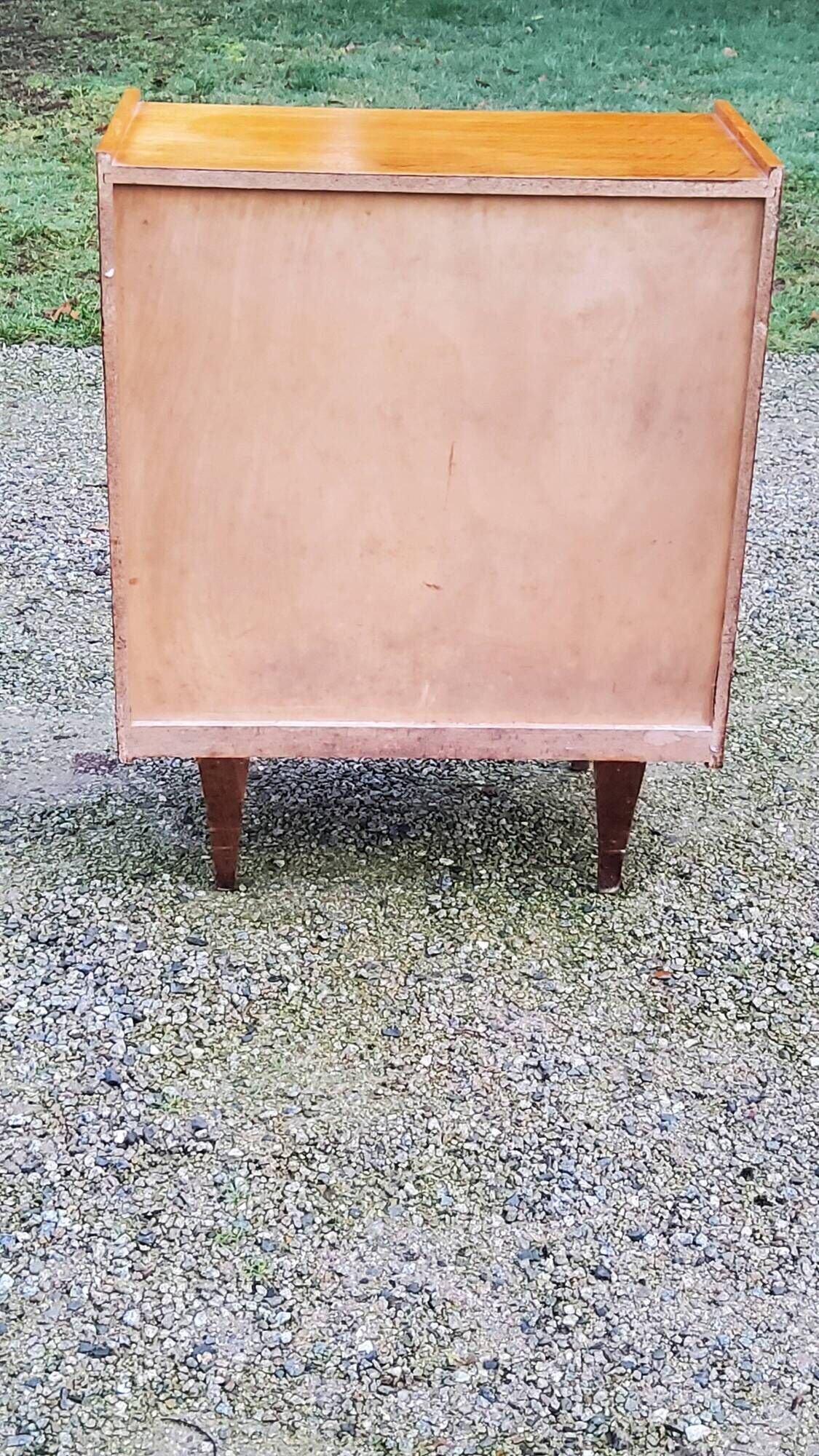 Vintage golden oak chest of drawers with 4 spindle feet from the 1950s