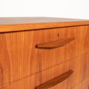 Commode en teck avec ferrules en laiton