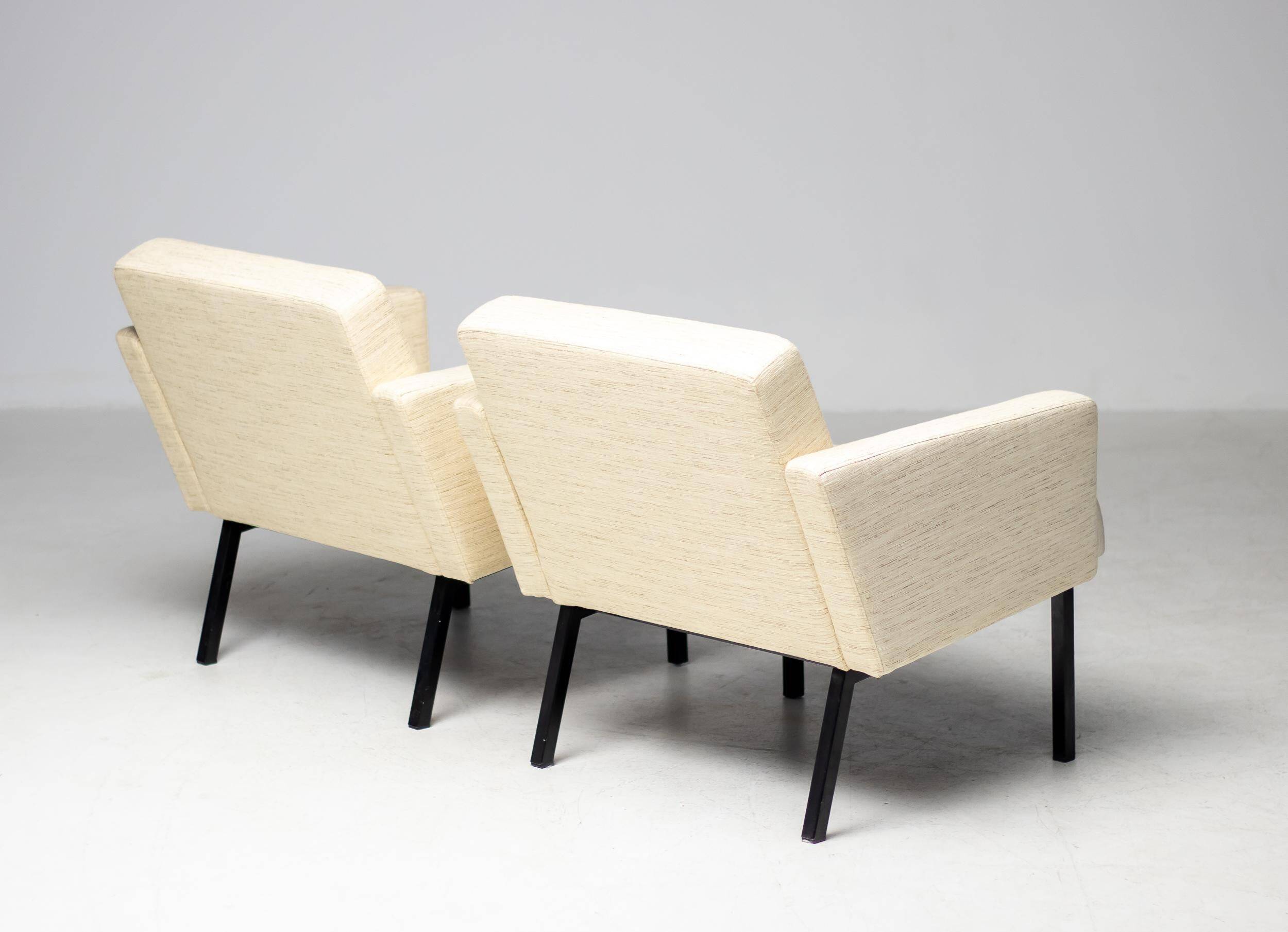 Pair of cream wool lounge chairs Martin Visser SZ48