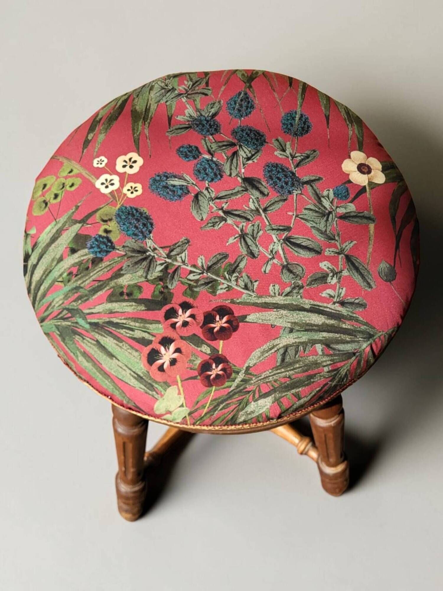 Piano stool