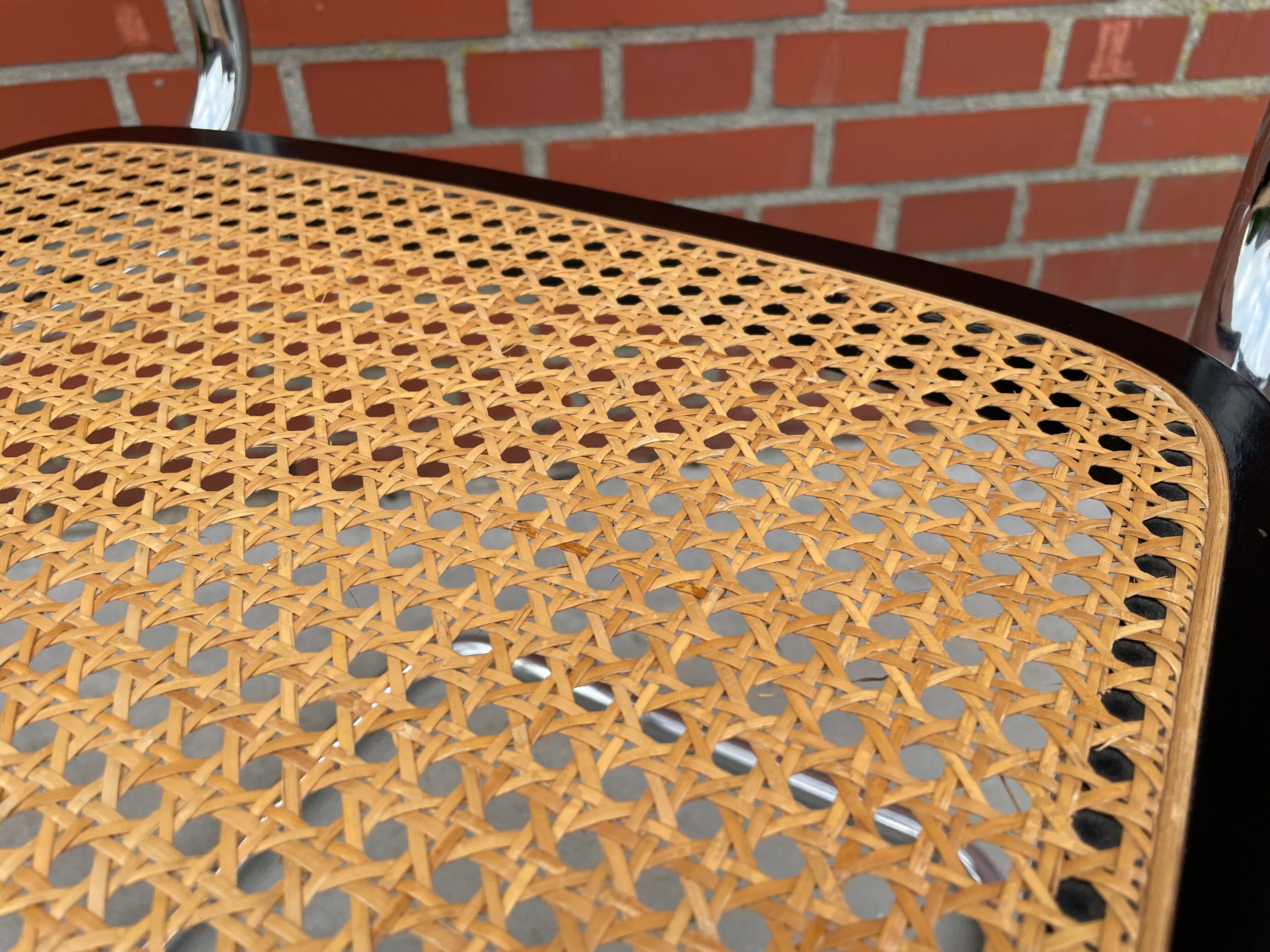 Chaise en chrome et noir