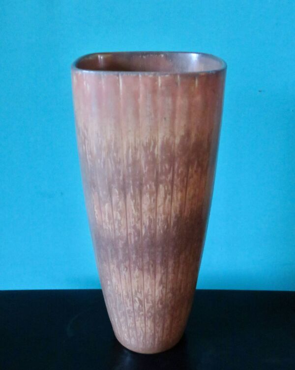 Vase en grès dans un camailleux de bruns, taupes et ocres de Gunnar Nylund pour Rorstrand. Suède 1960