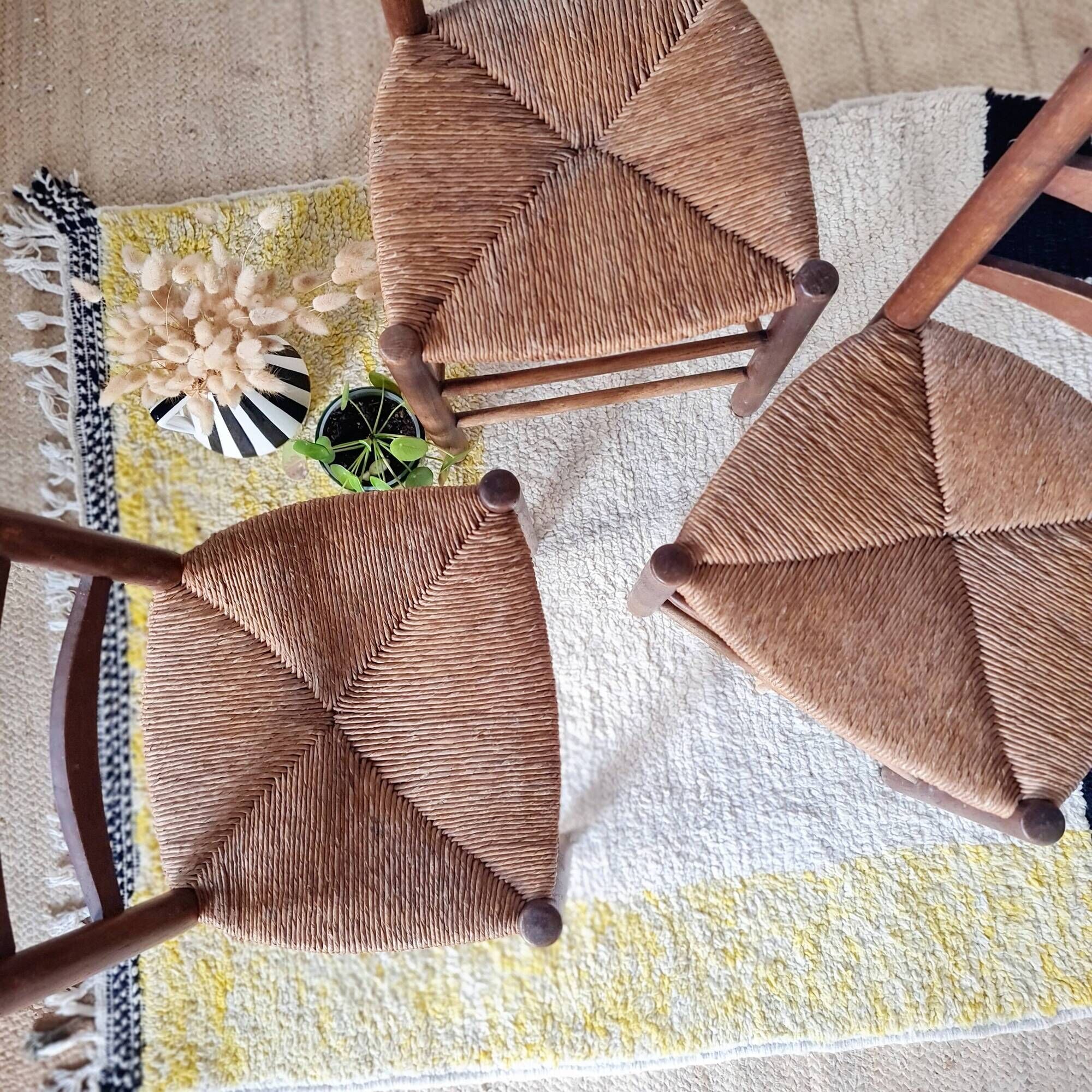 Set of 3 wooden and straw chairs - brutalist look