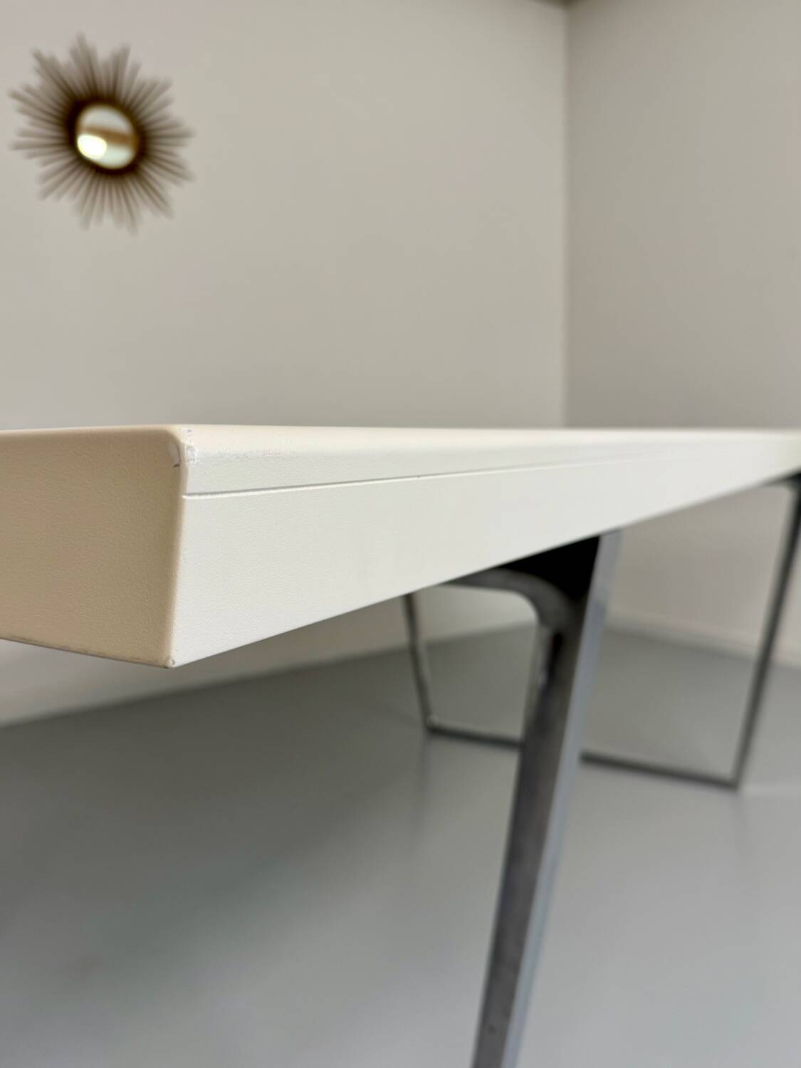 Dining/meeting table in laminated wood designed by antonio citterio vitra