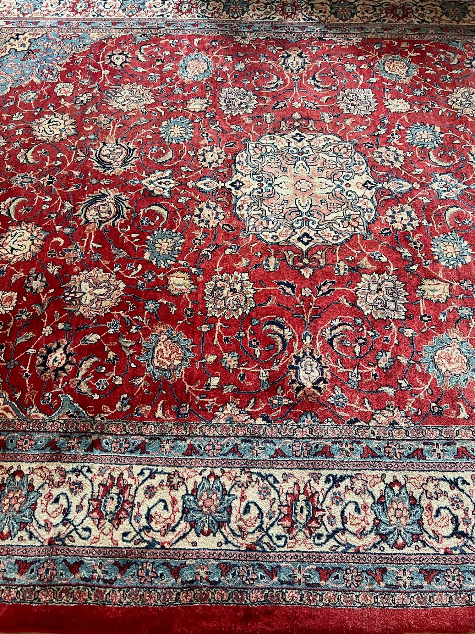 Sarouk Mahal. Grand Persian carpet made of 100% wool, 373x282 cm.
