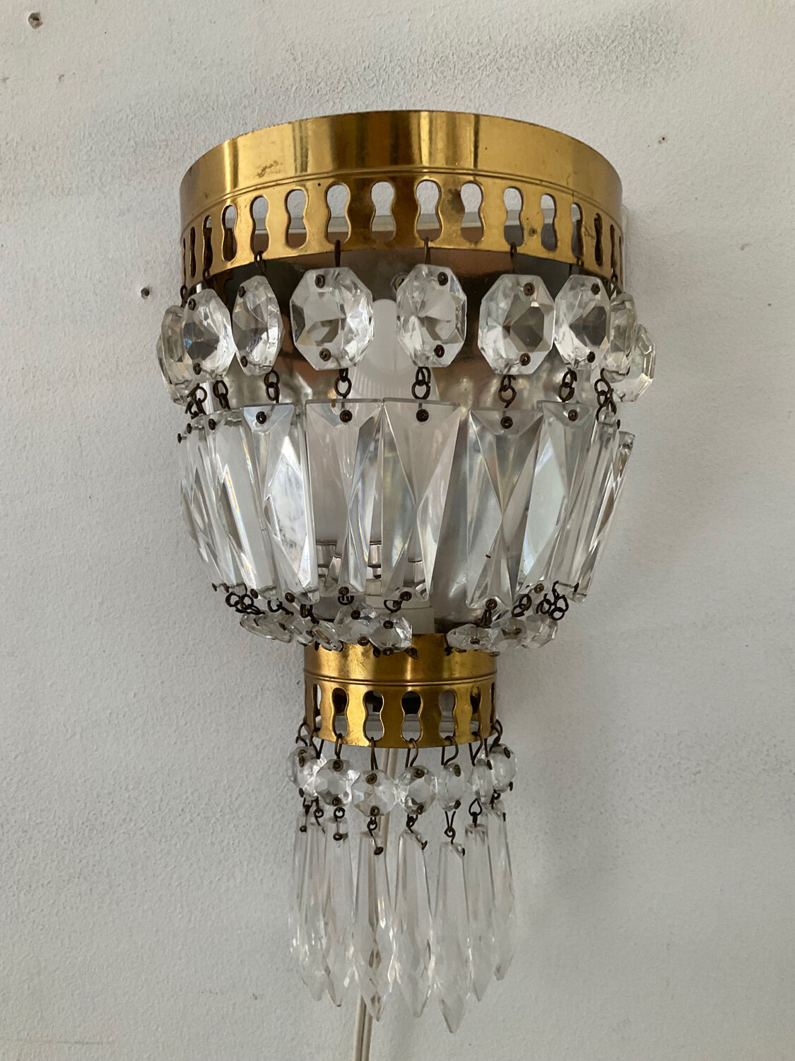 Hot air balloon wall lamp with tassels