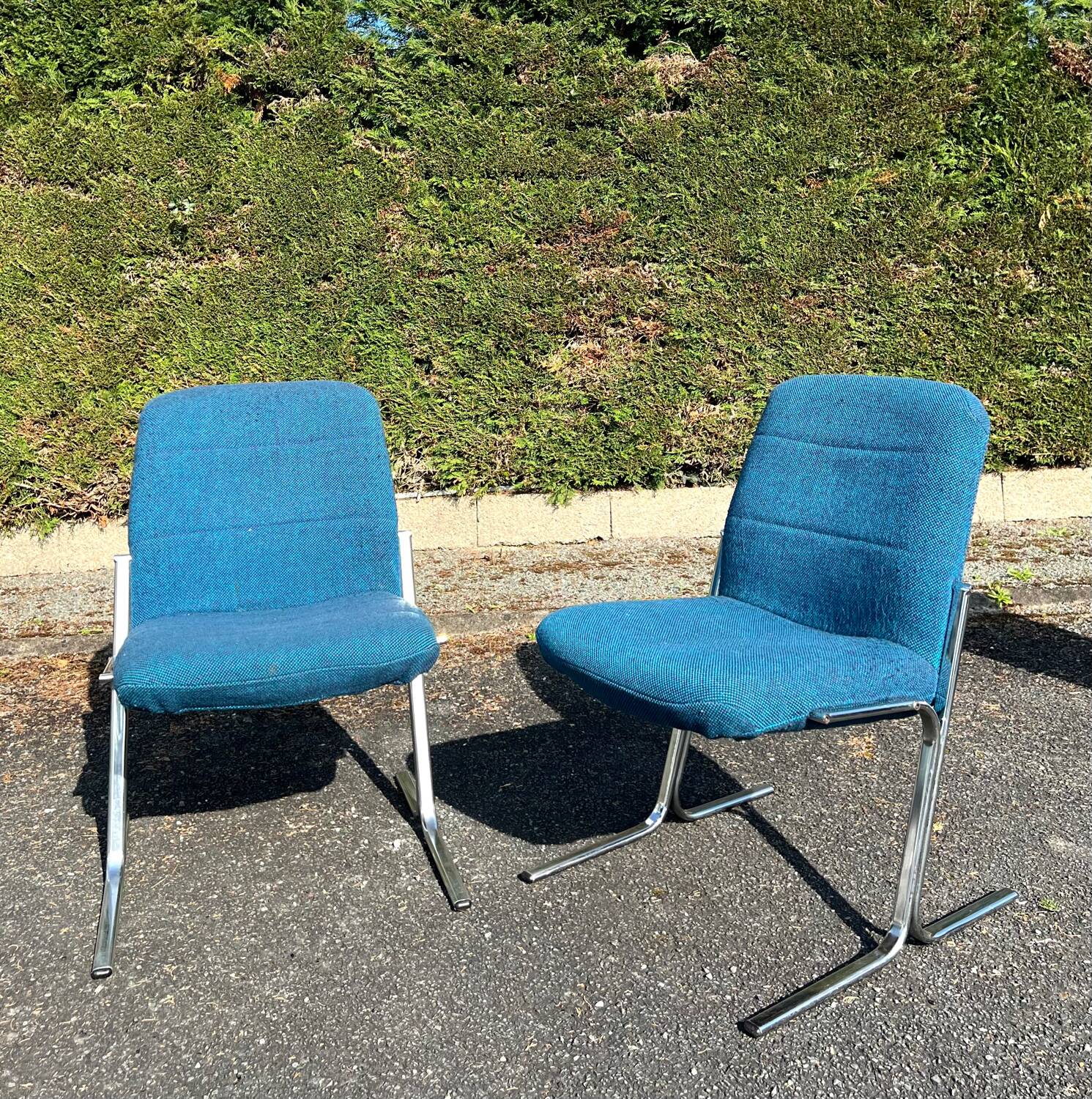 Pair of 70s Ronéo Vickers armchairs