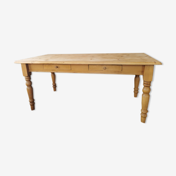 Table en sapin, style chalet