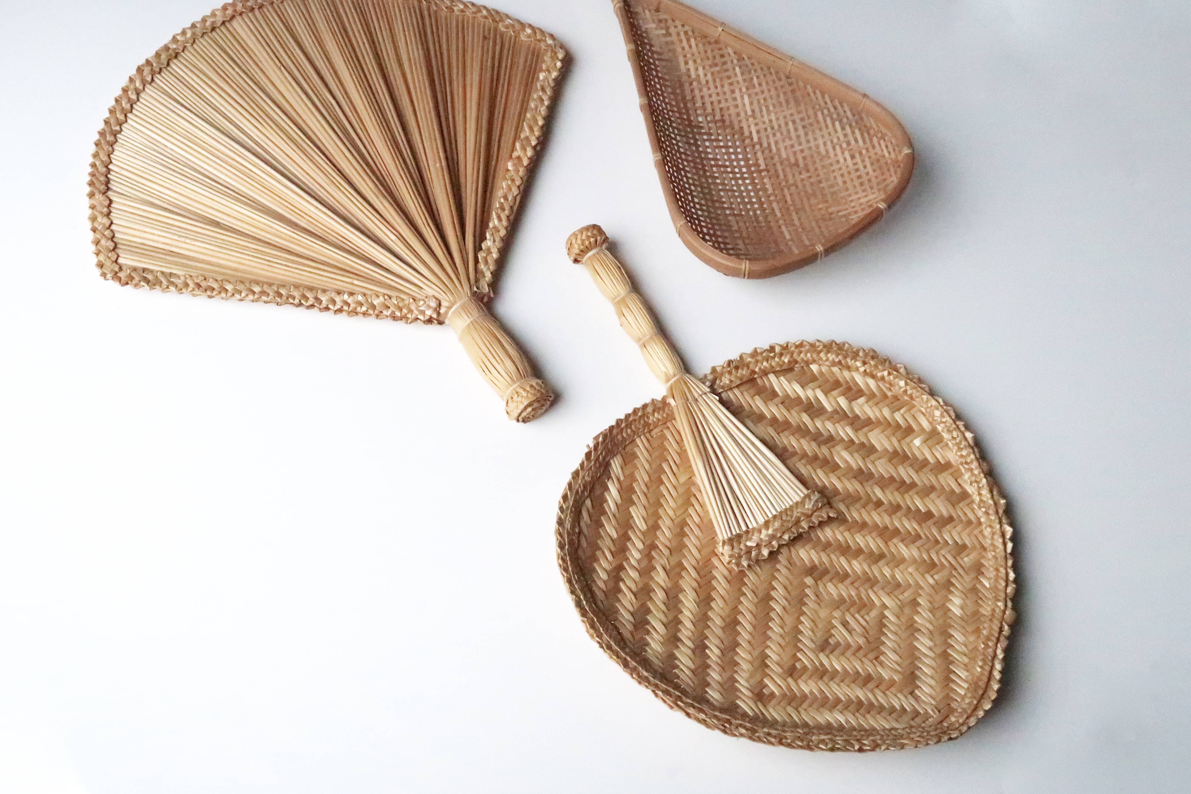 Trio of wall decorations in straw and wicker, 70s