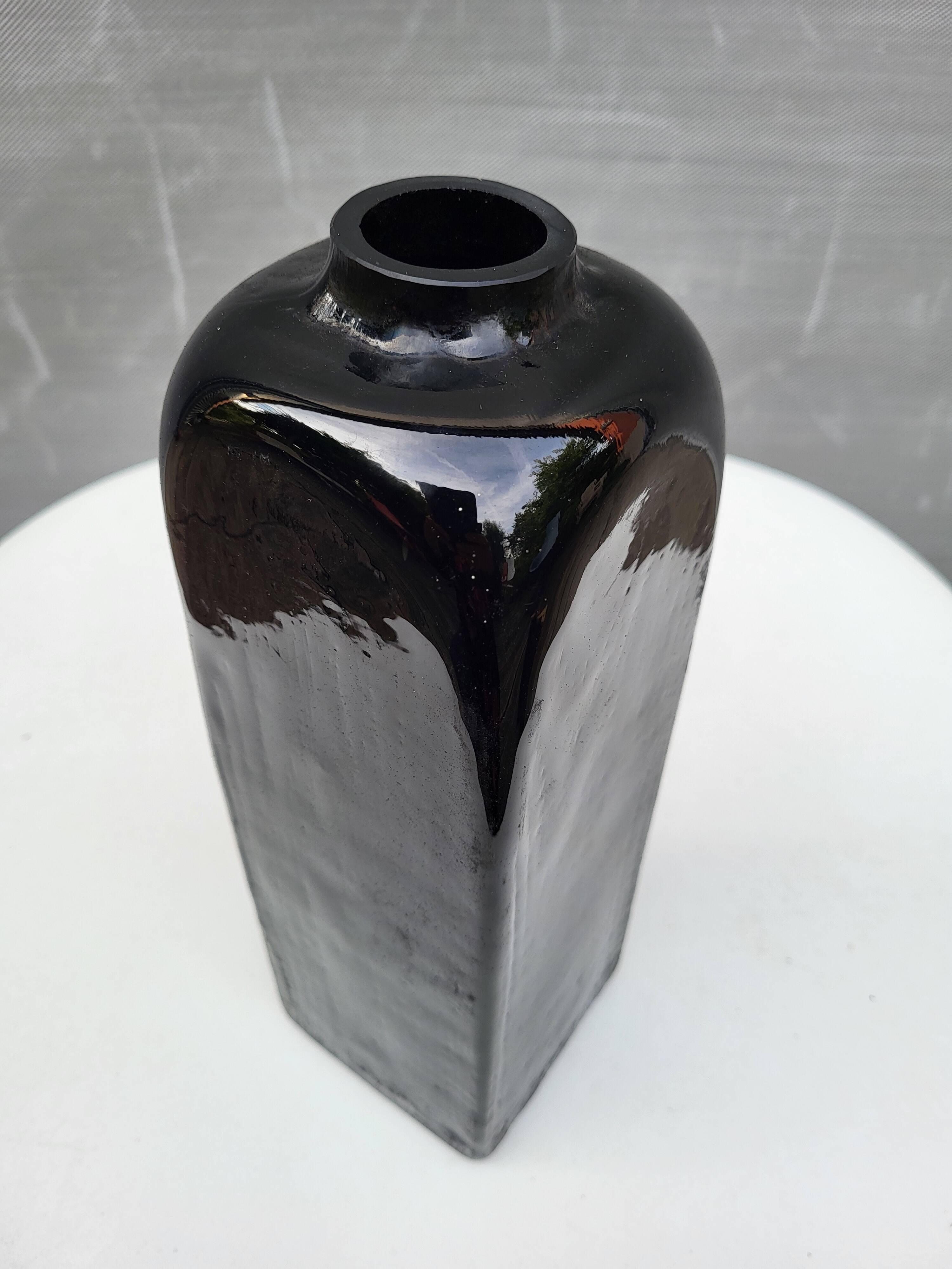 Wabi-Sabi glass vase with burnt wood mold