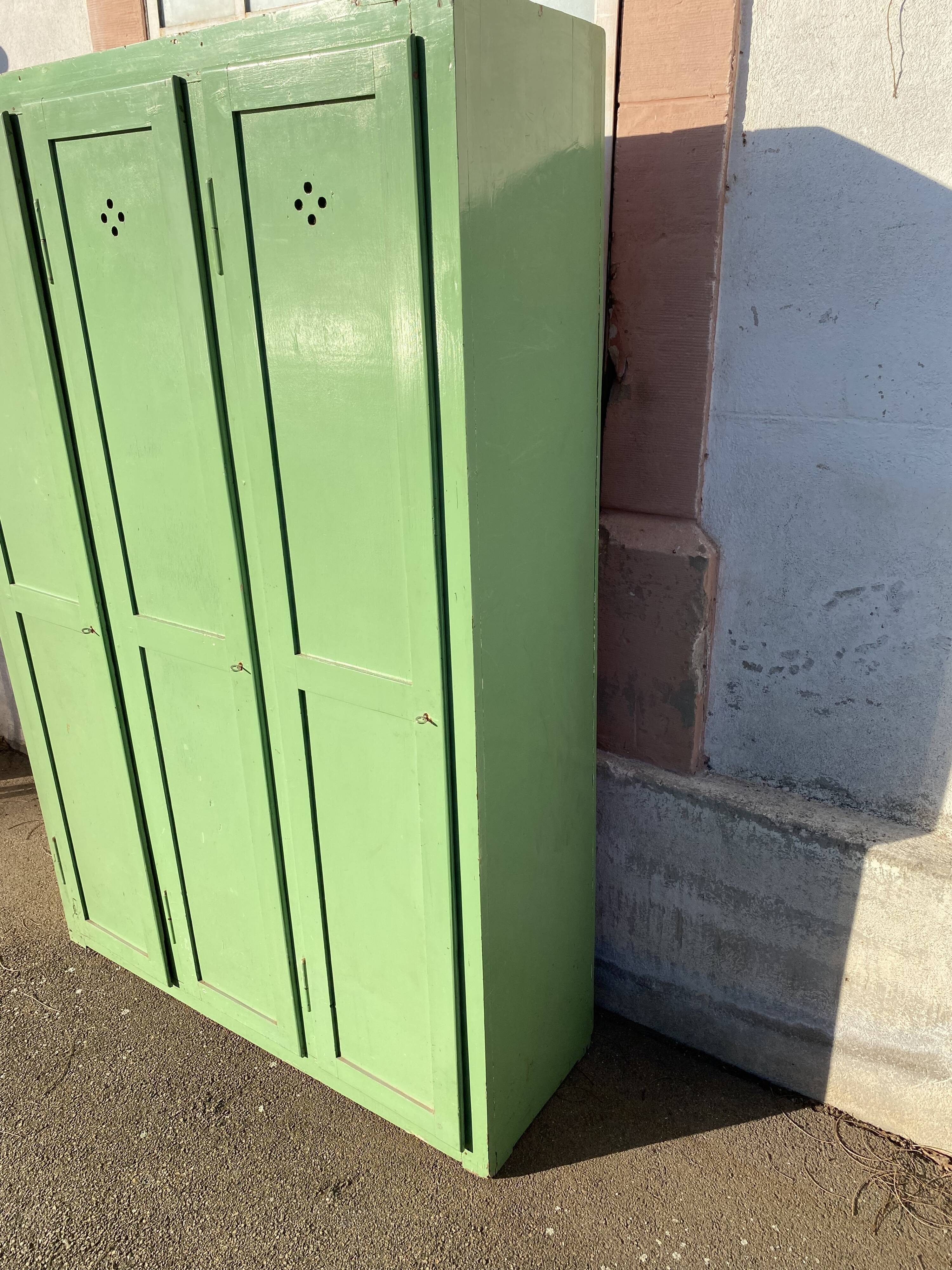 Vestiaire d’usine bois 3 portes