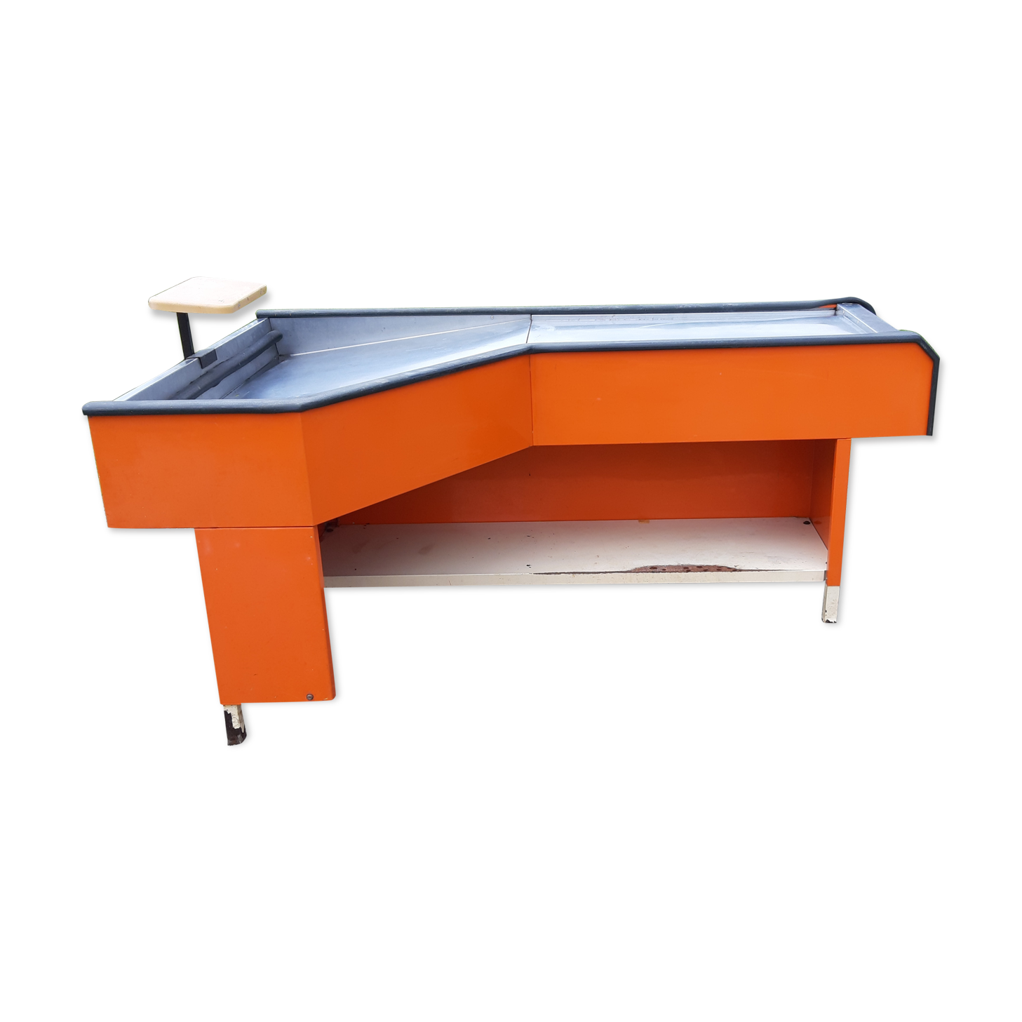 Store desserte check counter
