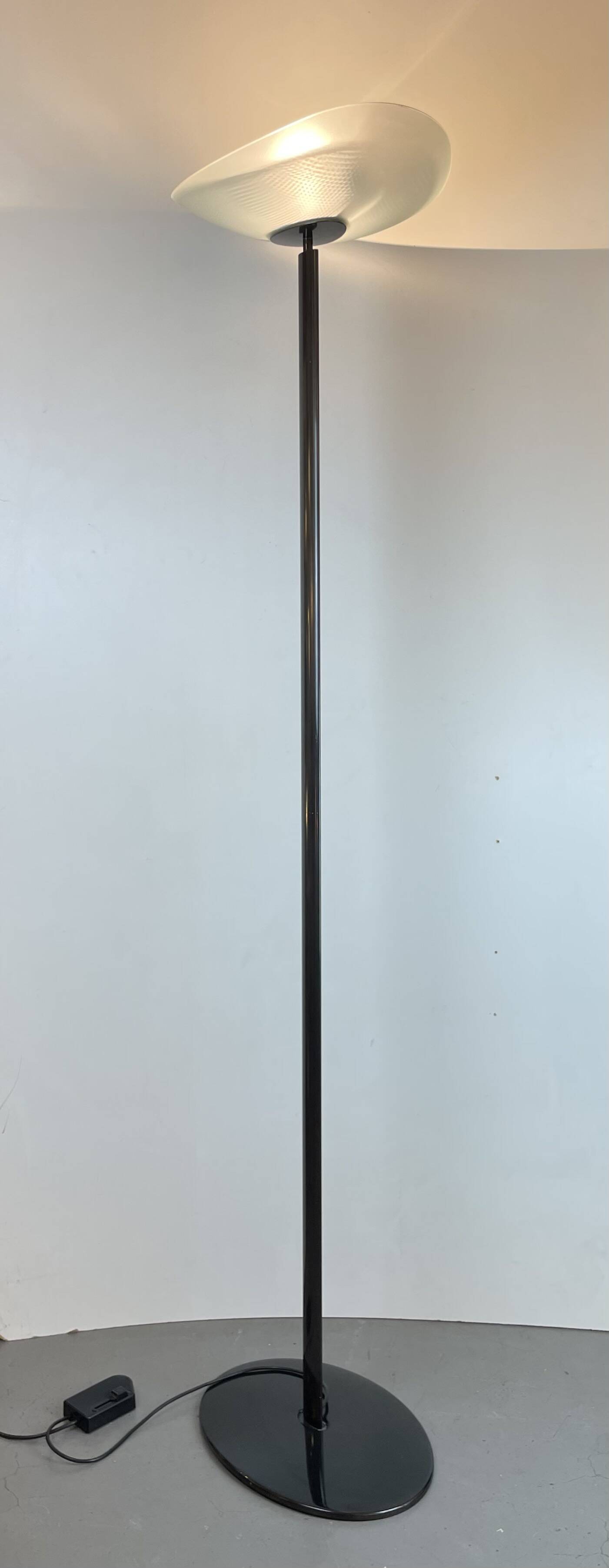 Tebe, lampe sur pied par Ernesto Gismondi pour Artemide, Italie, années 1980.
