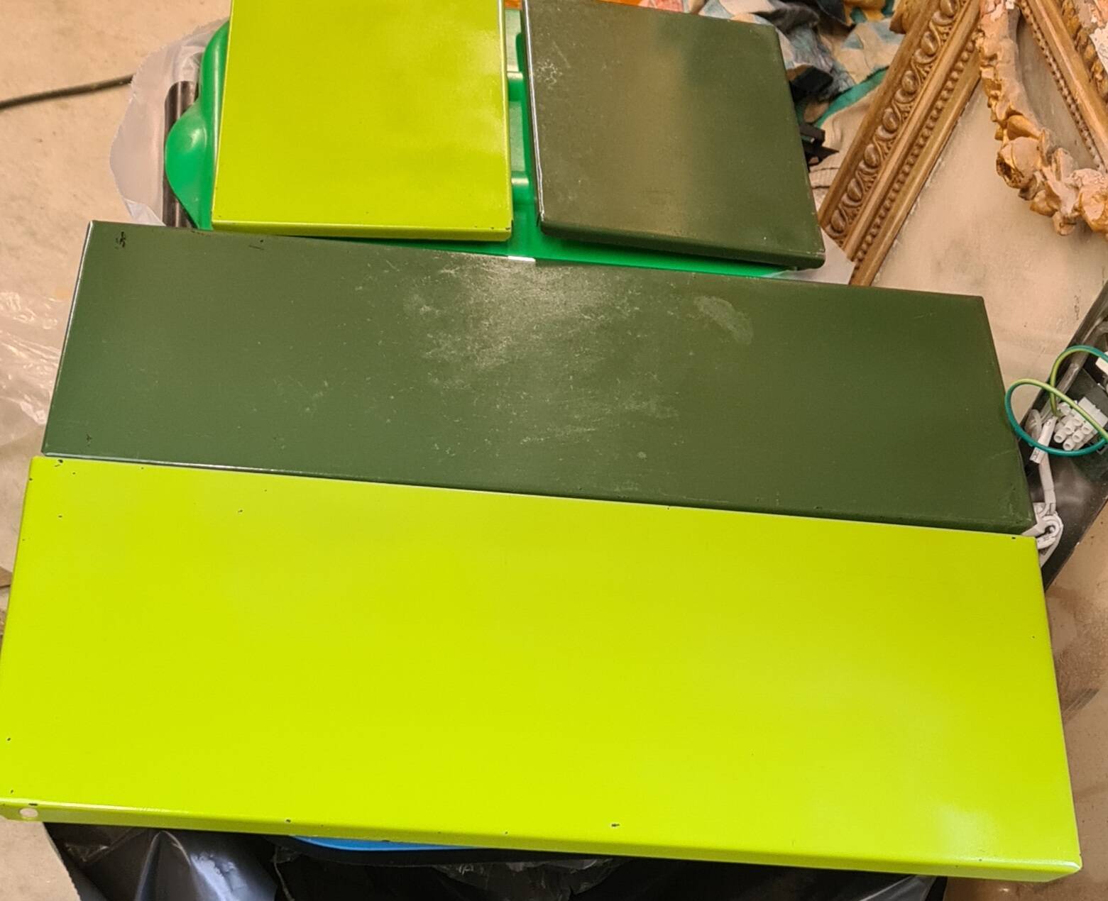 Scandinavian apple green and English green shelf h70x70x23cm