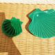 2 green ceramic scallops