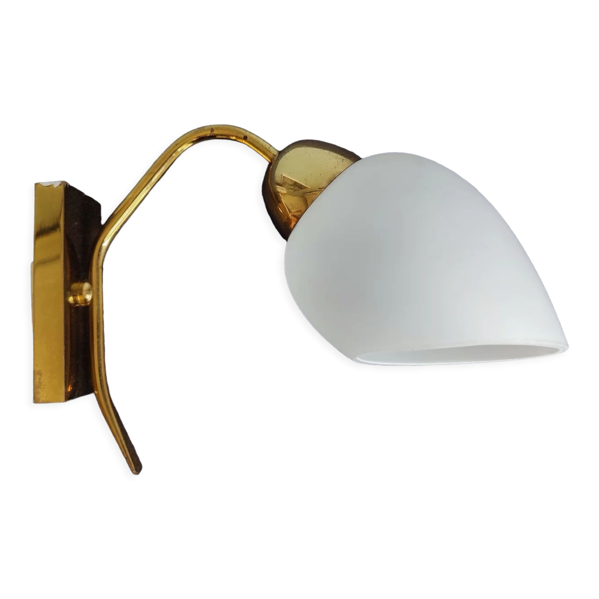 Wall lamp in brass and vintage opaline