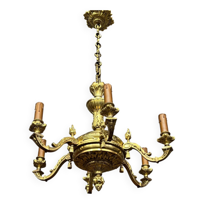 Lustre en bronze de style Louis XIV.