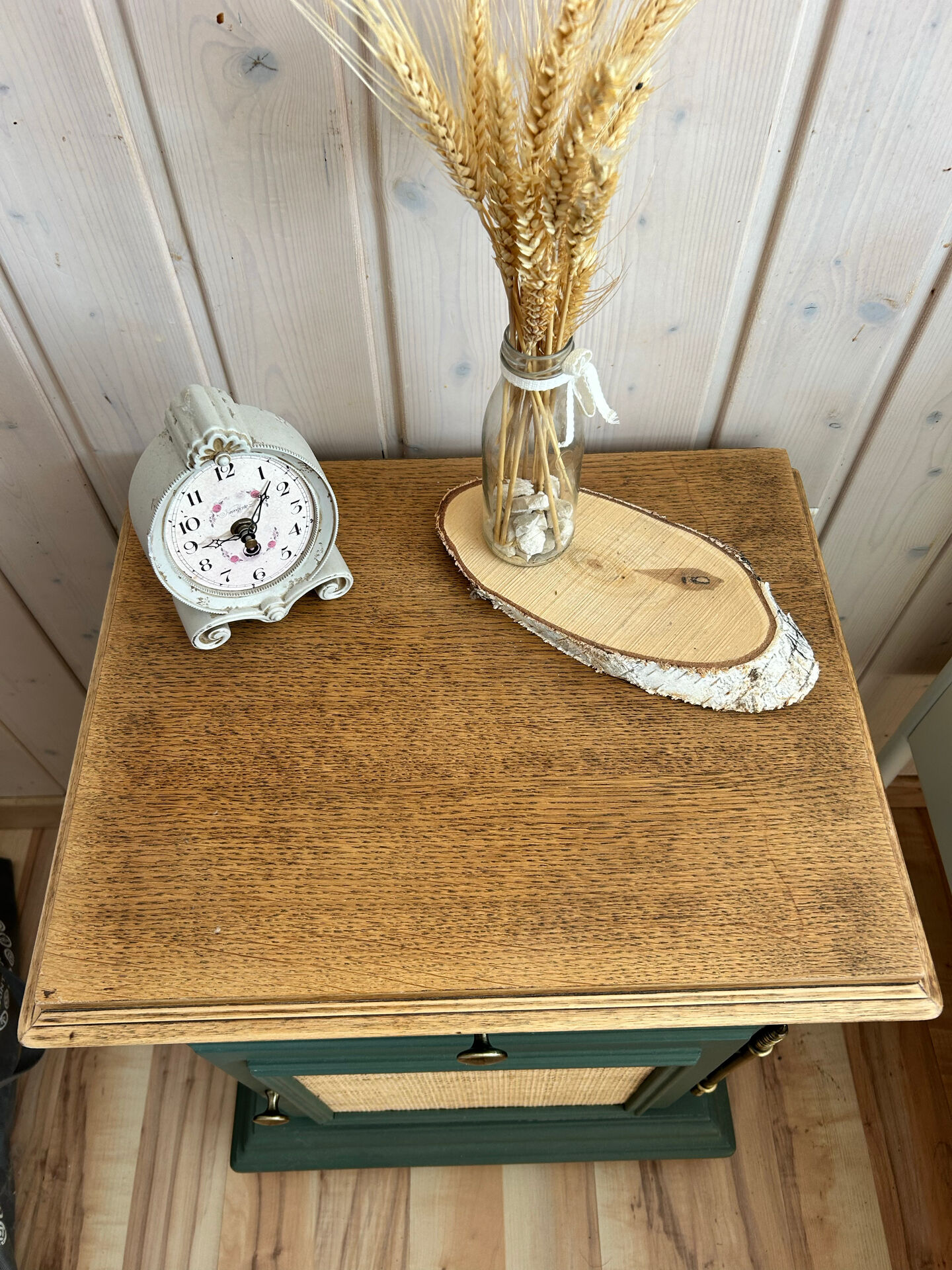 Table de nuit peinte