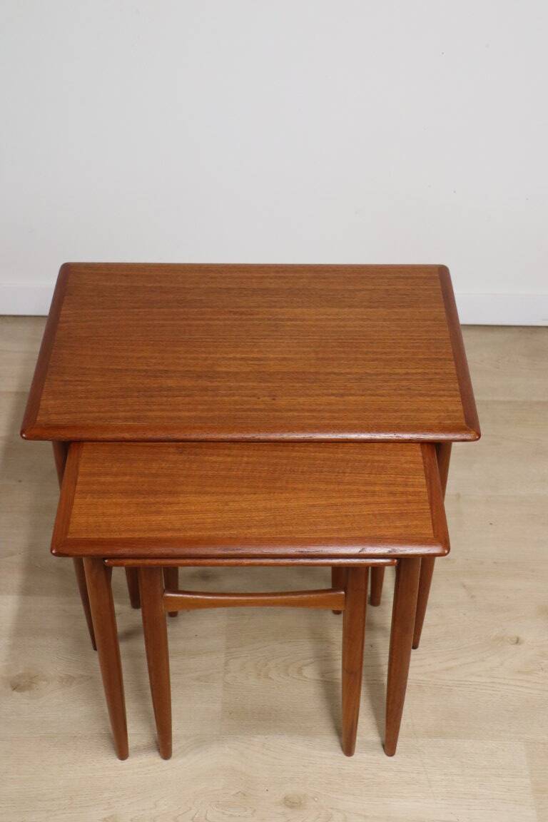 Tables gigognes scandinave en teck, 1960