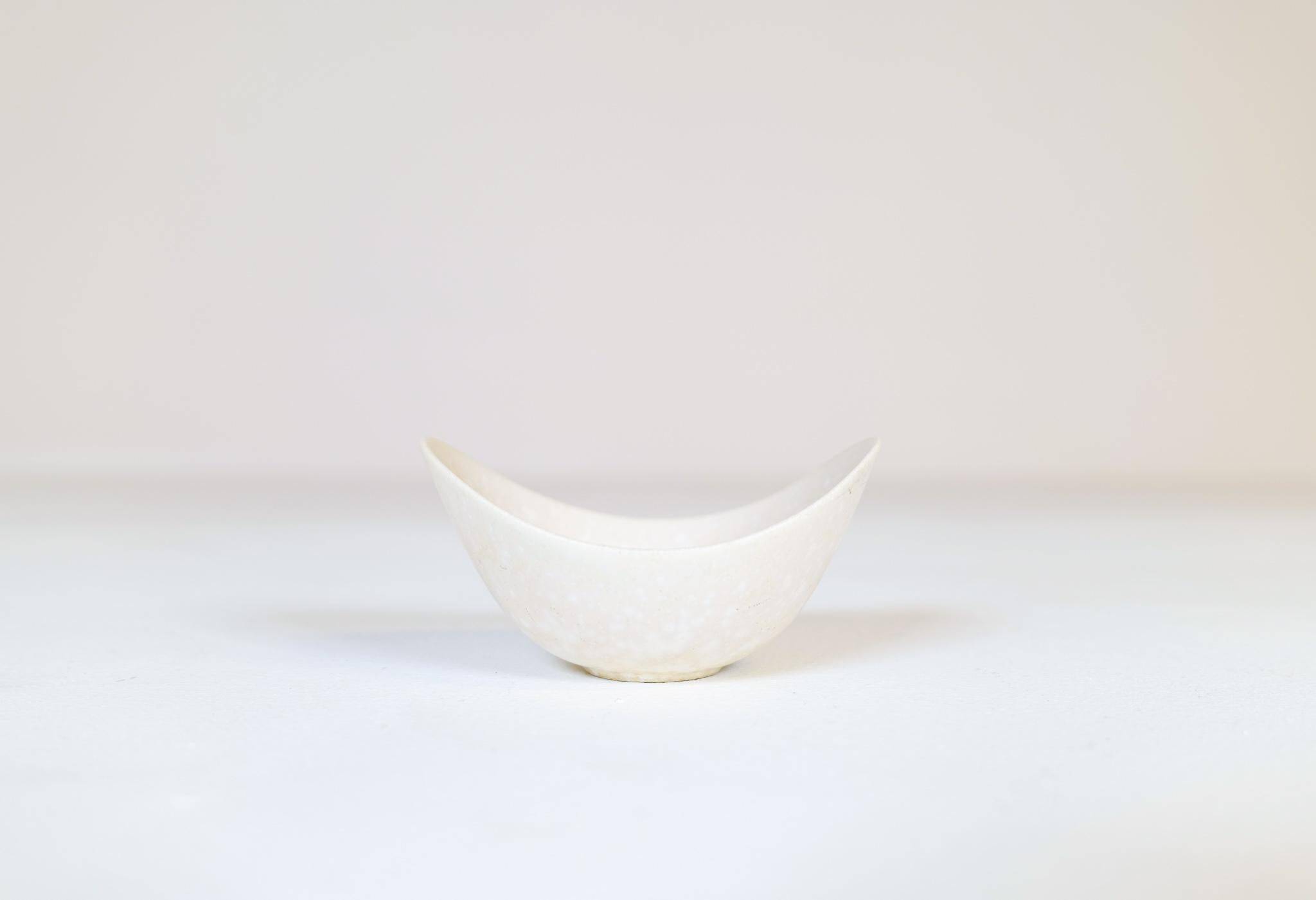 Mid-century modern ceramic set of 3 bowls by Gunnar Nylund, Rörstrand, Sweden.