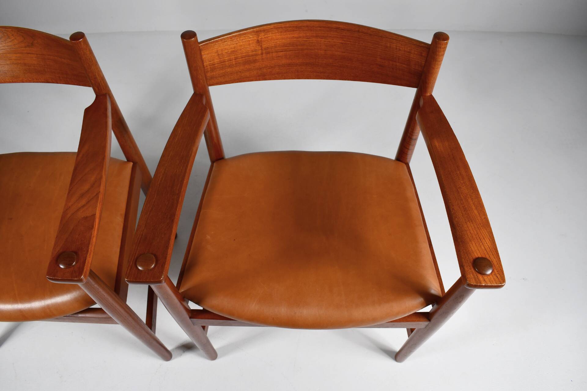 Hans Wegner CH-39 with armrests by Carl Hansen. 1962