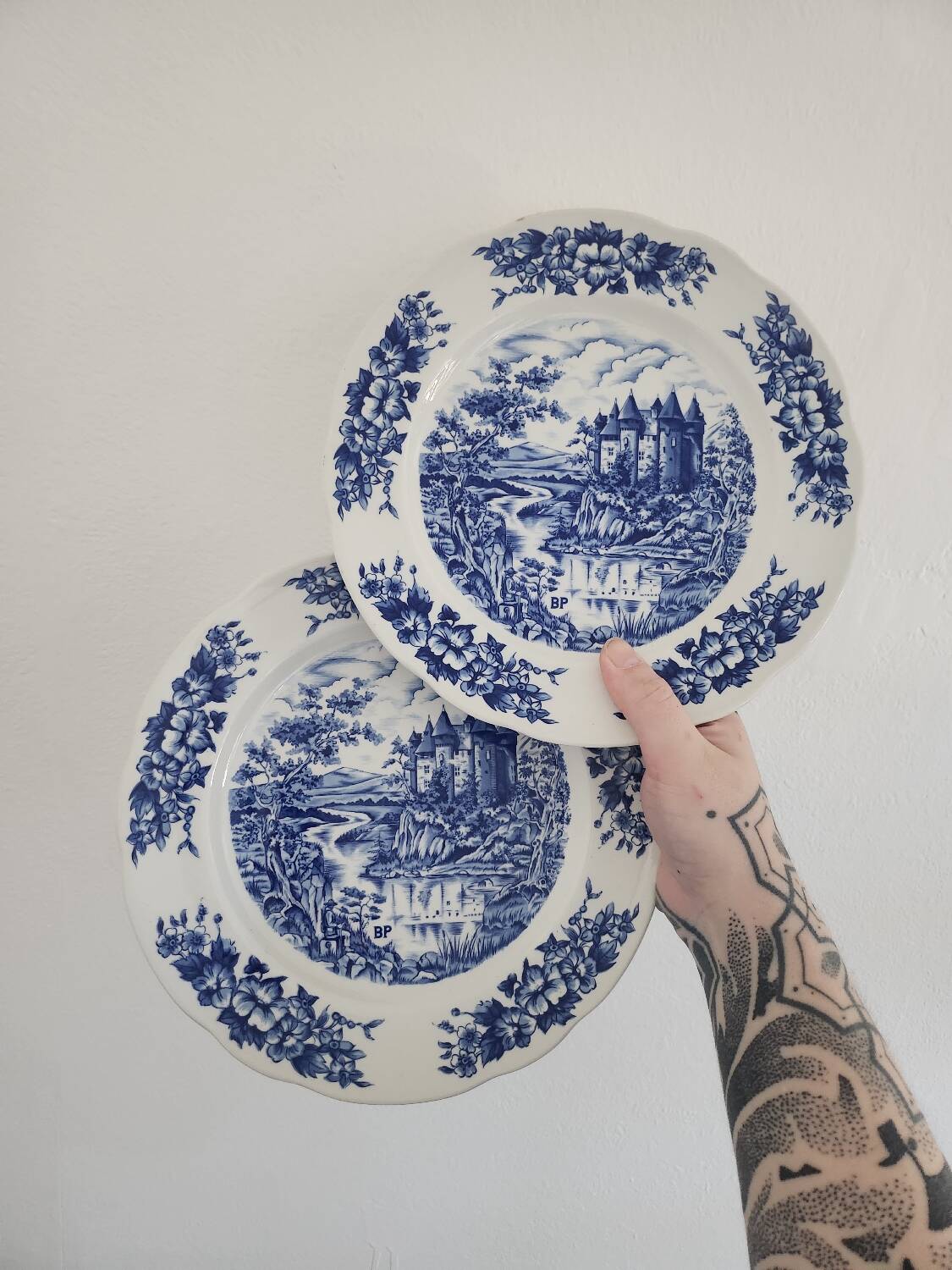 Set of 4 Pyroblan porcelain plates with vintage blue and white decor