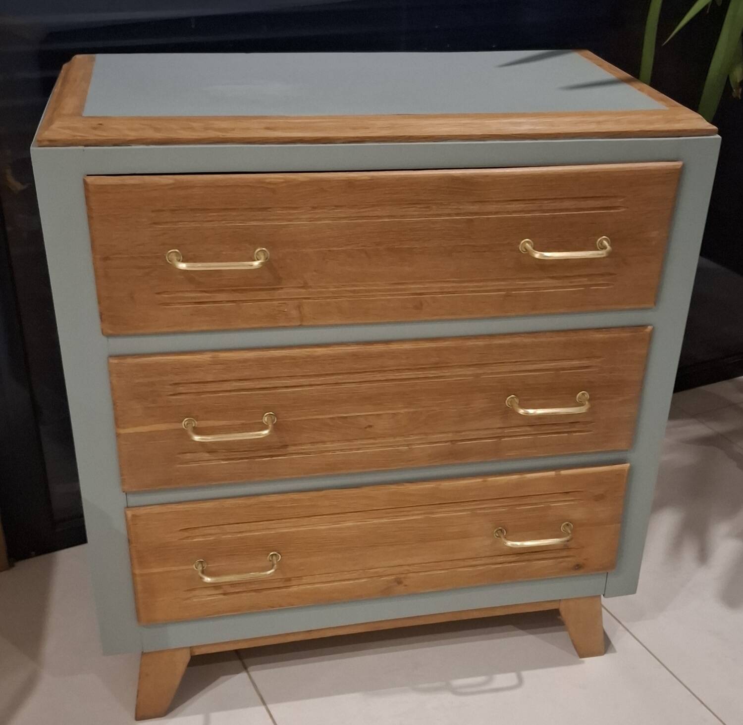 Chest of drawers