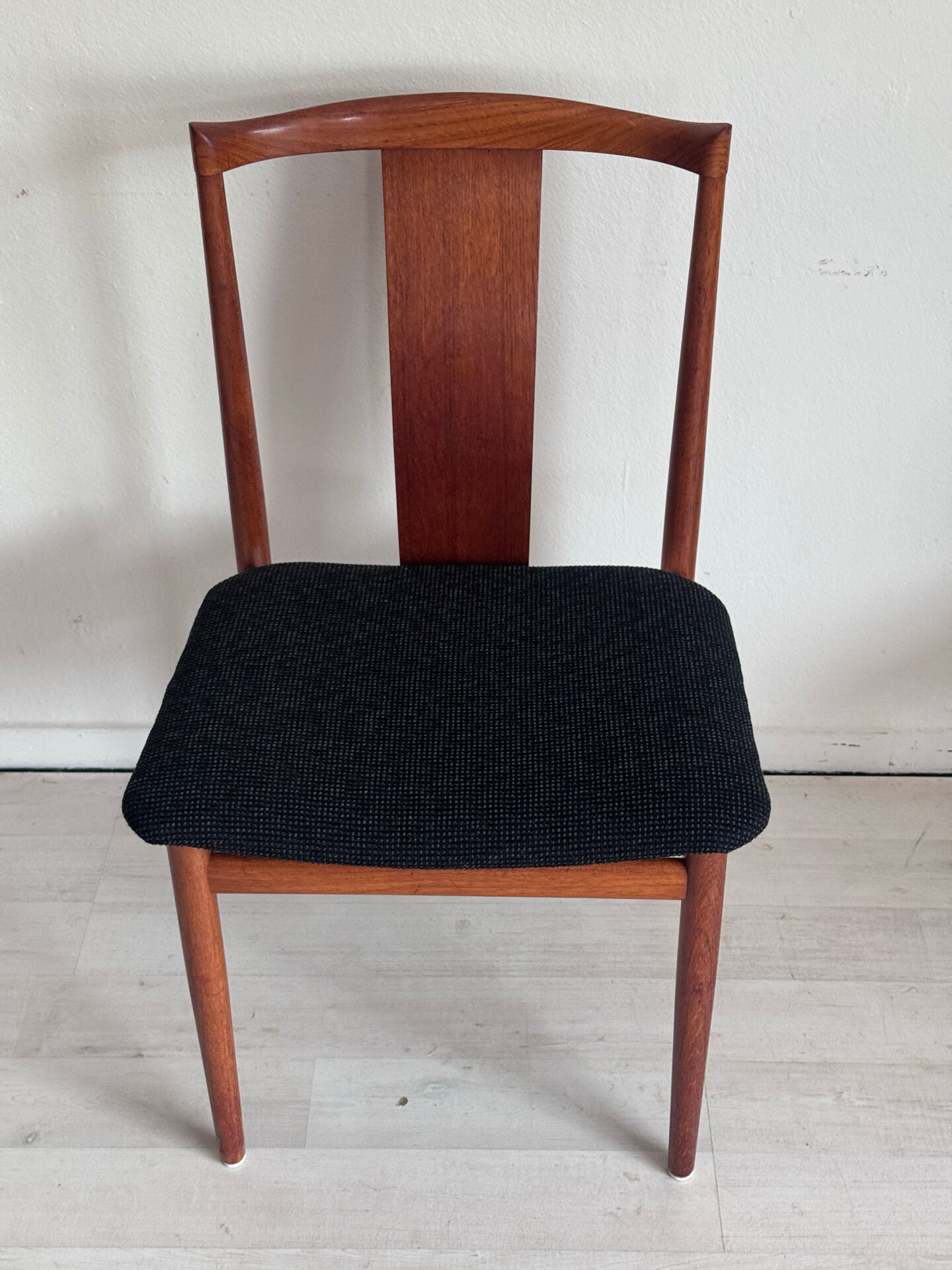6 Danish mid-century teak chairs by Henning Sørensen for Danex from the 1960s.