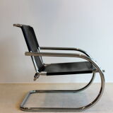 Chaise Arrben  en cuir 70s