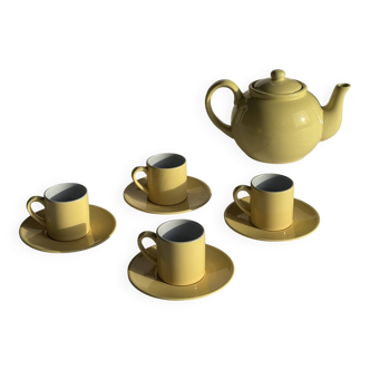 Set of 4 vintage yellow Italian espresso cups and saucers.